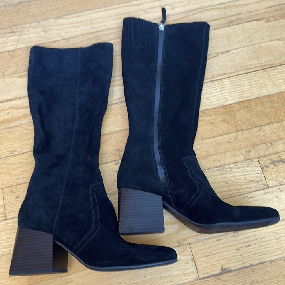 These r great boots! I wore them only once, & realized I need a smaller size.